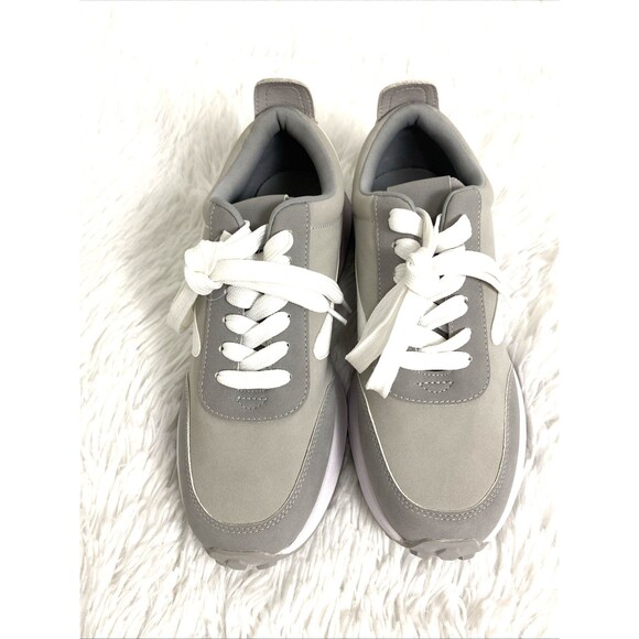 DV Dolce Vita Braiden Sneakers Size 9 Gray White Women's Tennis Shoes Sport - Picture 2 of 11